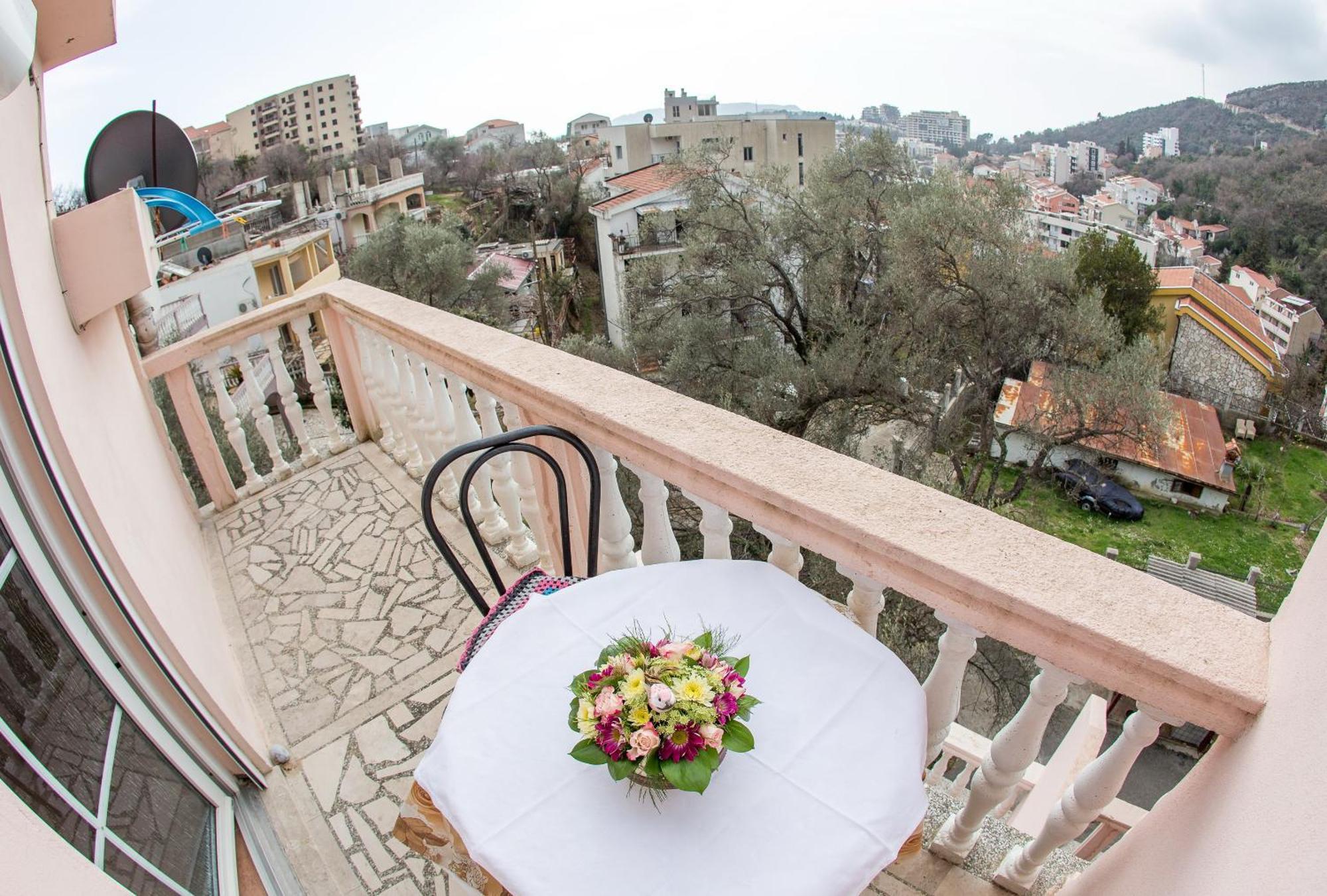 Guest House Almond Bečići Esterno foto
