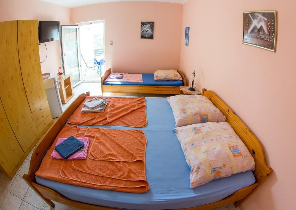 Guest House Almond Bečići Esterno foto